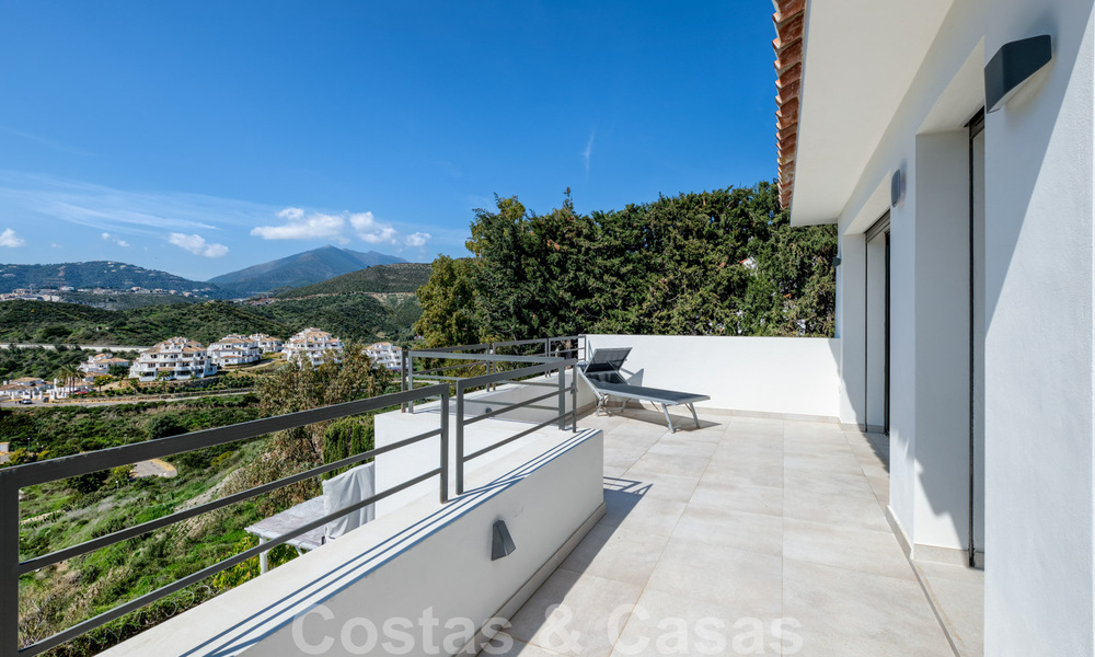 Villa andalouse entièrement rénovée et redécorée à vendre dans les collines de Nueva Andalucia, Marbella 33648