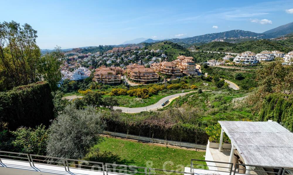 Villa andalouse entièrement rénovée et redécorée à vendre dans les collines de Nueva Andalucia, Marbella 33650