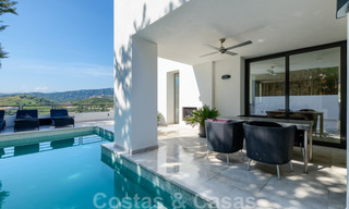 Villa andalouse entièrement rénovée et redécorée à vendre dans les collines de Nueva Andalucia, Marbella 33656 