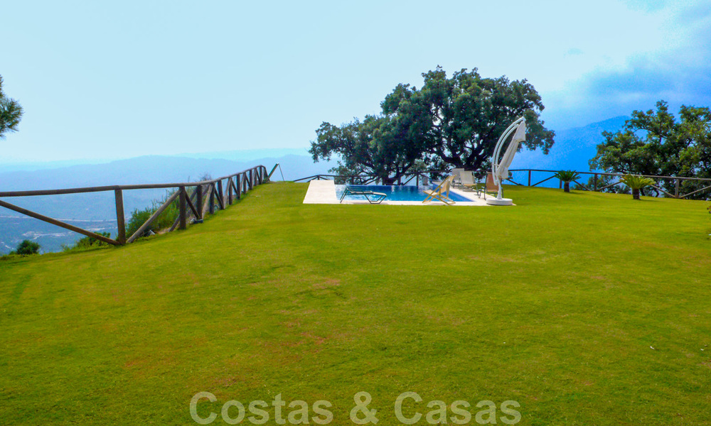 Mansion de montagne à vendre dans la région de Marbella - Benahavis sur la Costa del Sol 37213