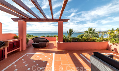 Fabuleux duplex penthouse à vendre dans un complexe exclusif en bord de mer entre Marbella et Estepona 19612