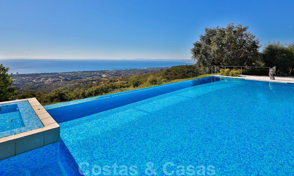 Chef-d'œuvre, villa de luxe sur un terrain énorme et avec une vue panoramique à 360º à vendre, East Marbella 19805