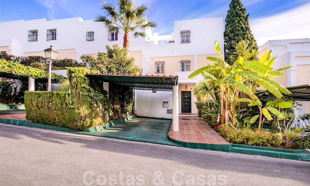 Jolie maison de ville jumelée à vendre, en première ligne d'un prestigieux terrain de golf avec vue mer, Benahavis, Marbella 19905