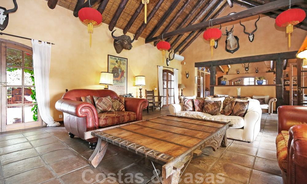 Villa unique de style rustique avec maison d'hôtes séparée à vendre, à distance de marche du centre de San Pedro, Marbella 20598