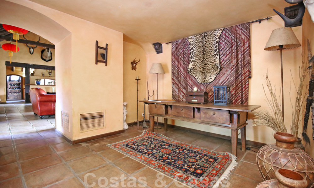 Villa unique de style rustique avec maison d'hôtes séparée à vendre, à distance de marche du centre de San Pedro, Marbella 20618