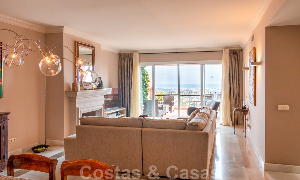 Appartement penthouse immaculé avec vue panoramique sur la mer et la montagne à vendre à Benahavis - Marbella 20233