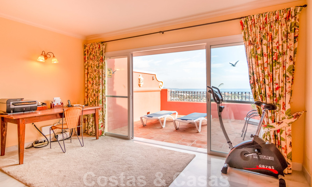 Appartement penthouse immaculé avec vue panoramique sur la mer et la montagne à vendre à Benahavis - Marbella 20244