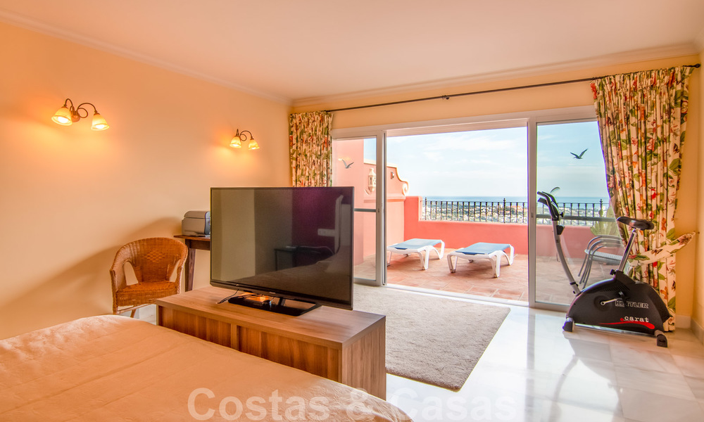 Appartement penthouse immaculé avec vue panoramique sur la mer et la montagne à vendre à Benahavis - Marbella 20245