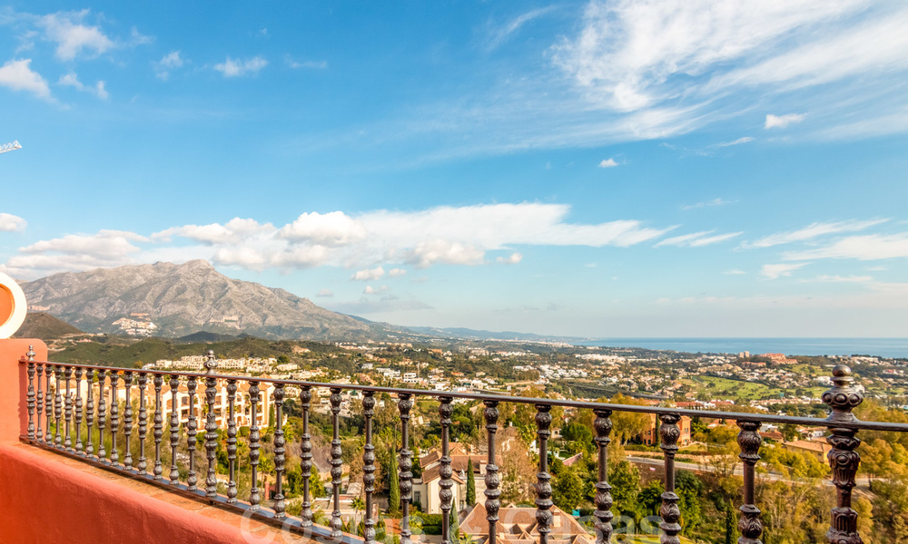 Appartement penthouse immaculé avec vue panoramique sur la mer et la montagne à vendre à Benahavis - Marbella 20249