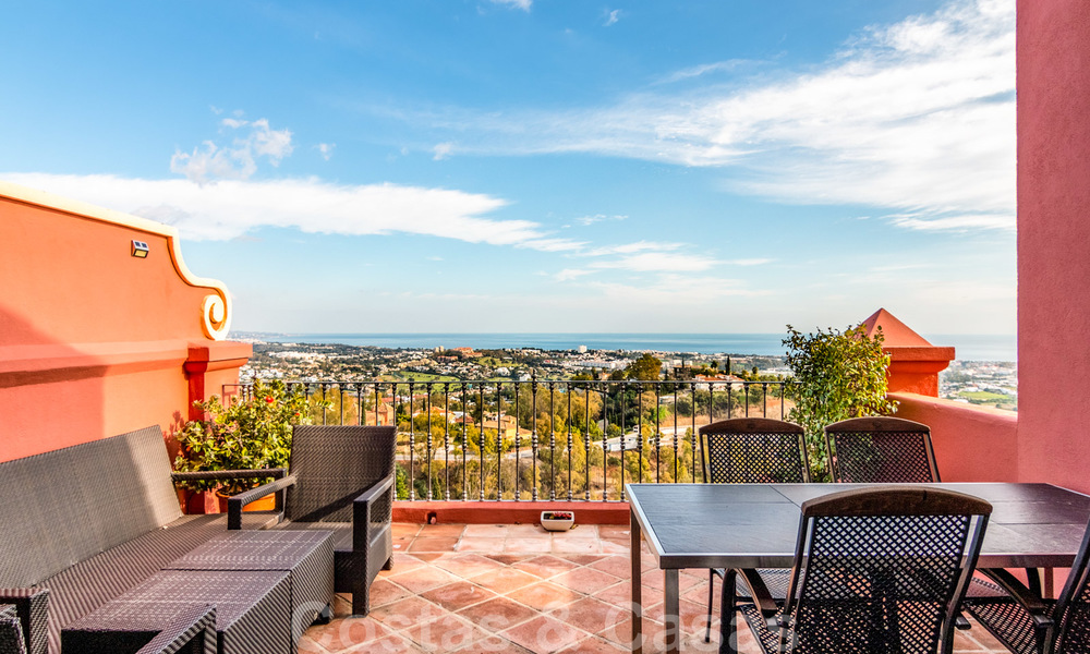 Appartement penthouse immaculé avec vue panoramique sur la mer et la montagne à vendre à Benahavis - Marbella 20253