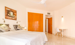 Spacieux appartement entièrement rénové avec une vue imprenable sur la mer à vendre dans un prestigieux complexe à Nueva Andalucia 20184 