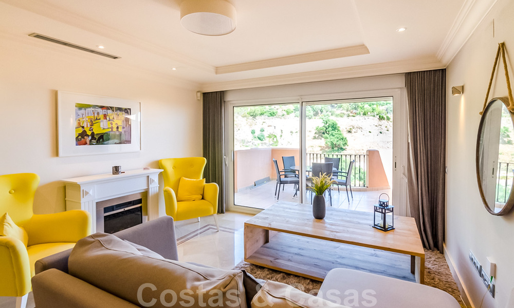 Spacieux appartement entièrement rénové avec une vue imprenable sur la mer à vendre dans un prestigieux complexe à Nueva Andalucia 20199