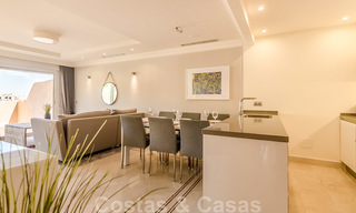 Spacieux appartement entièrement rénové avec une vue imprenable sur la mer à vendre dans un prestigieux complexe à Nueva Andalucia 20202 