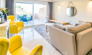 Spacieux appartement entièrement rénové avec une vue imprenable sur la mer à vendre dans un prestigieux complexe à Nueva Andalucia 20203 