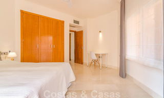 Spacieux appartement entièrement rénové avec une vue imprenable sur la mer à vendre dans un prestigieux complexe à Nueva Andalucia 20204 