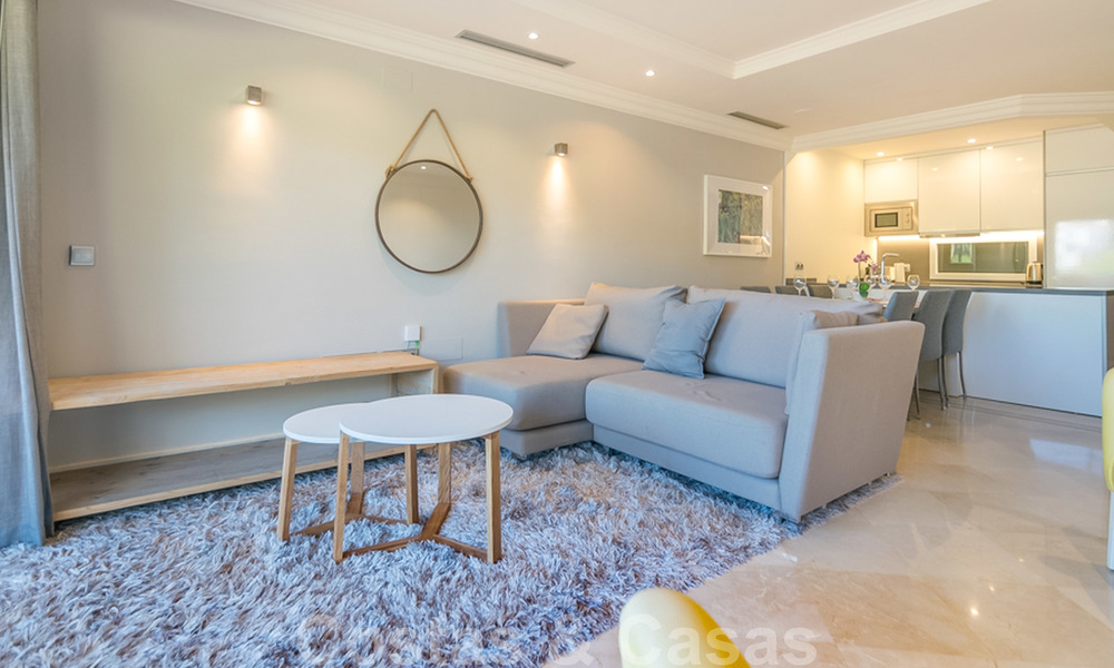 Spacieux appartement entièrement rénové avec une vue imprenable sur la mer à vendre dans un prestigieux complexe à Nueva Andalucia 20212