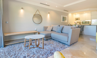 Spacieux appartement entièrement rénové avec une vue imprenable sur la mer à vendre dans un prestigieux complexe à Nueva Andalucia 20212 