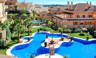 Spacieux appartement entièrement rénové avec une vue imprenable sur la mer à vendre dans un prestigieux complexe à Nueva Andalucia 20220 