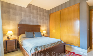 Elegante apartamento en venta recientemente renovado, con hermosas vistas abiertas, en un prestigioso complejo en Nueva Andalucía 20315 