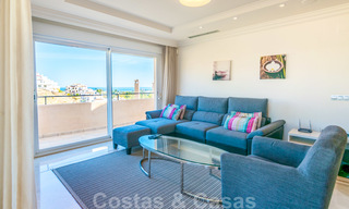 Magnifique penthouse avec une immense terrasse et une vue imprenable sur la mer à vendre à Nueva Andalucia 20325 