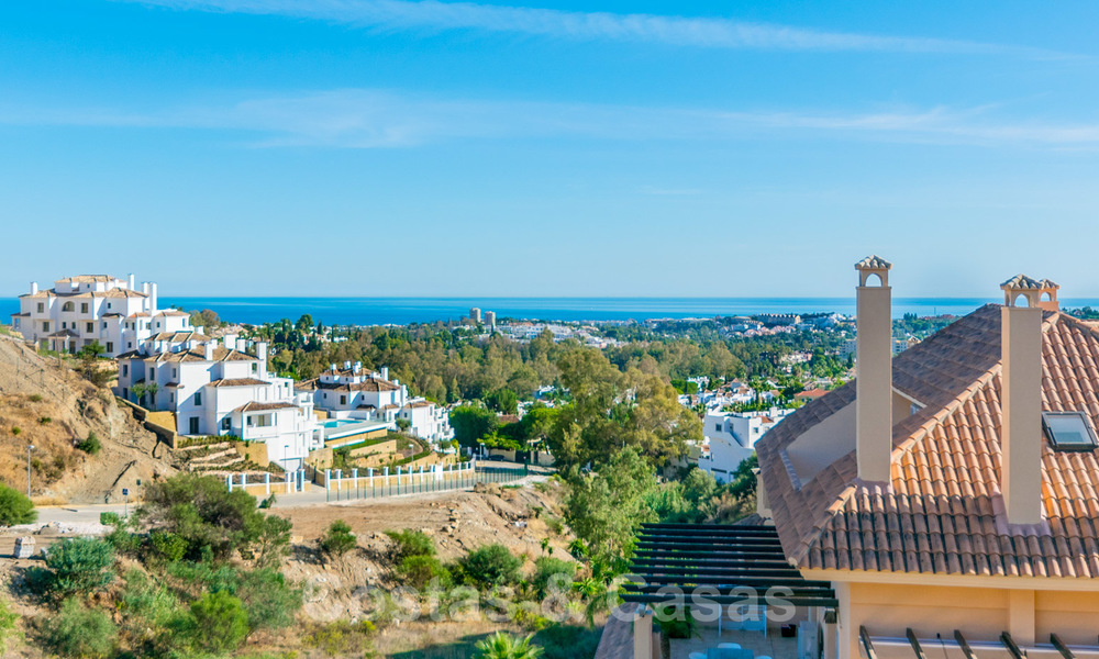 Magnifique penthouse avec une immense terrasse et une vue imprenable sur la mer à vendre à Nueva Andalucia 20328