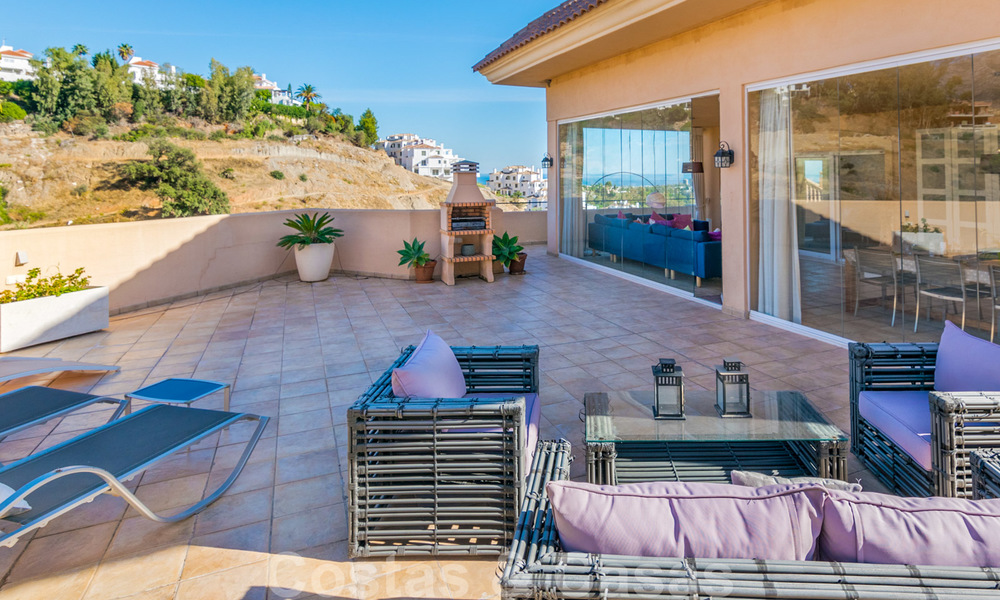 Magnifique penthouse avec une immense terrasse et une vue imprenable sur la mer à vendre à Nueva Andalucia 20347