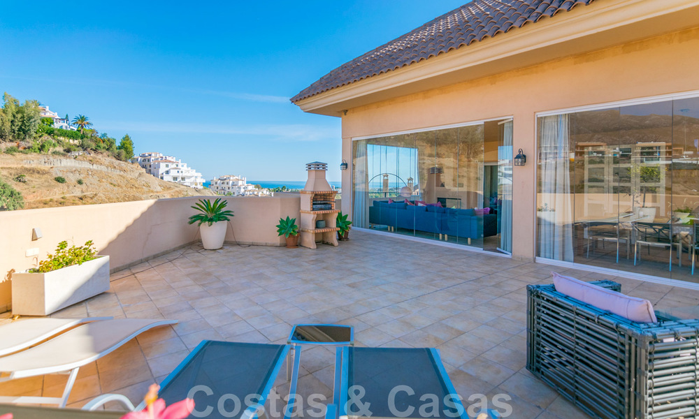 Magnifique penthouse avec une immense terrasse et une vue imprenable sur la mer à vendre à Nueva Andalucia 20348