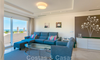 Magnifique penthouse avec une immense terrasse et une vue imprenable sur la mer à vendre à Nueva Andalucia 20354 
