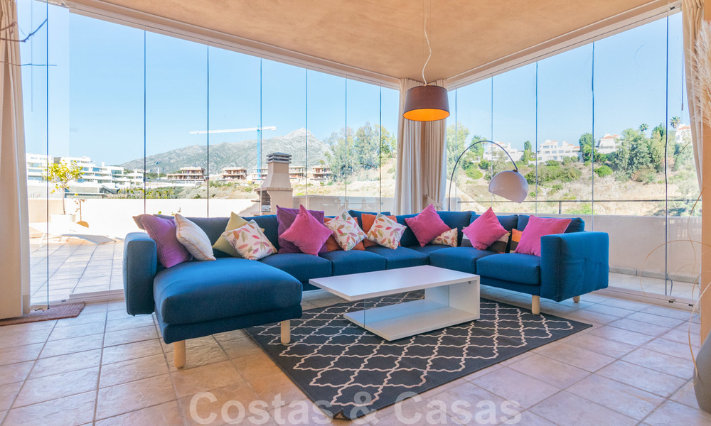 Magnifique penthouse avec une immense terrasse et une vue imprenable sur la mer à vendre à Nueva Andalucia 20360