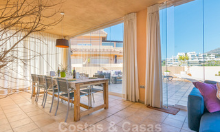 Magnifique penthouse avec une immense terrasse et une vue imprenable sur la mer à vendre à Nueva Andalucia 20362 