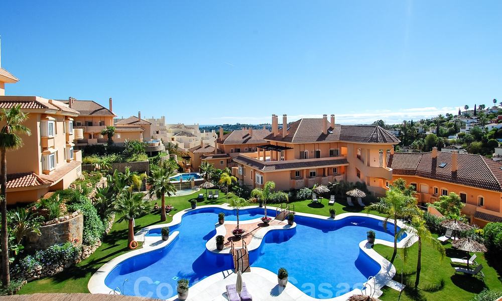 Magnifique penthouse avec une immense terrasse et une vue imprenable sur la mer à vendre à Nueva Andalucia 20382