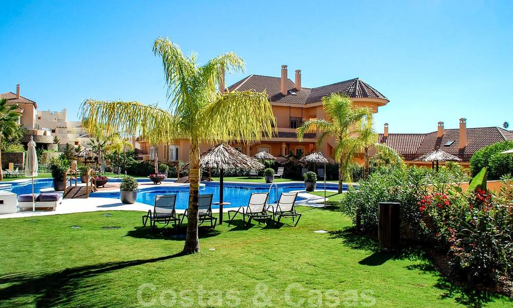 Magnifique penthouse avec une immense terrasse et une vue imprenable sur la mer à vendre à Nueva Andalucia 20383