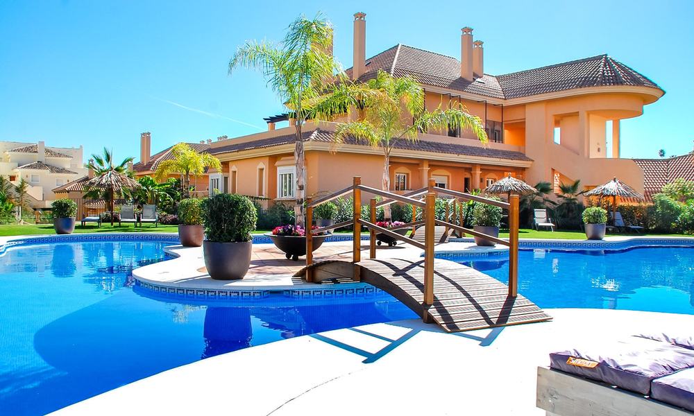 Magnifique penthouse avec une immense terrasse et une vue imprenable sur la mer à vendre à Nueva Andalucia 20385