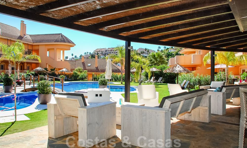 Magnifique penthouse avec une immense terrasse et une vue imprenable sur la mer à vendre à Nueva Andalucia 20386