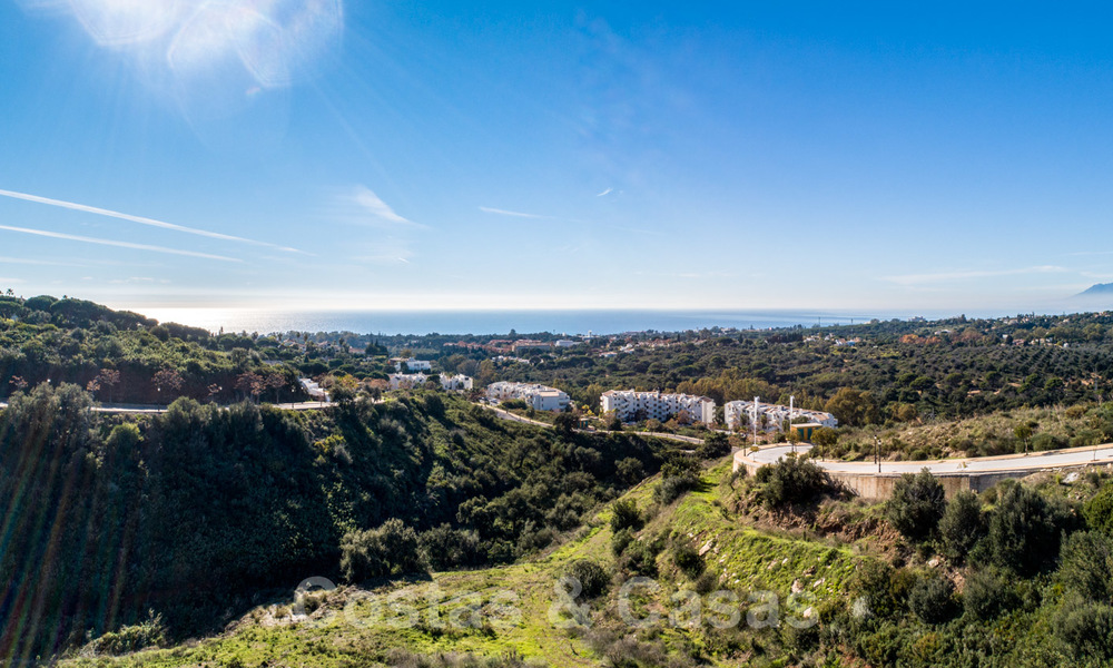 Fantastiques villas à bâtir avec permis de construire et vue panoramique sur la mer à vendre à Marbella Est 20417