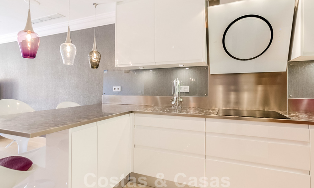 Appartement attrayant entièrement rénové dans un prestigieux complexe à vendre, Nueva Andalucia, Marbella 20628