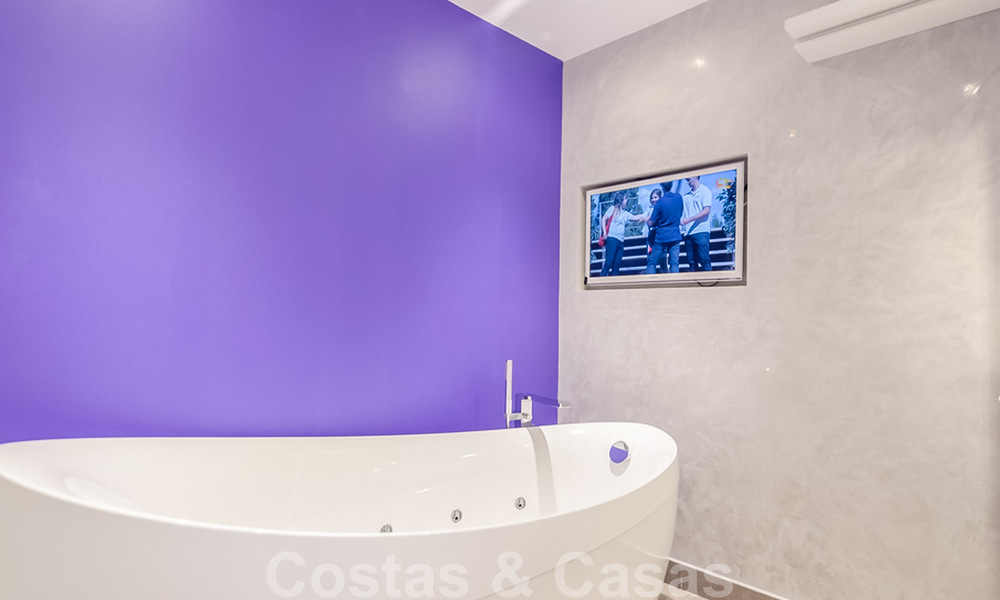 Appartement attrayant entièrement rénové dans un prestigieux complexe à vendre, Nueva Andalucia, Marbella 20635