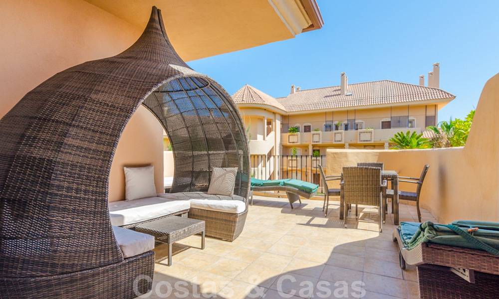 Appartement attrayant entièrement rénové dans un prestigieux complexe à vendre, Nueva Andalucia, Marbella 20639