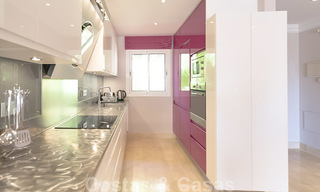 Appartement attrayant entièrement rénové dans un prestigieux complexe à vendre, Nueva Andalucia, Marbella 20652 