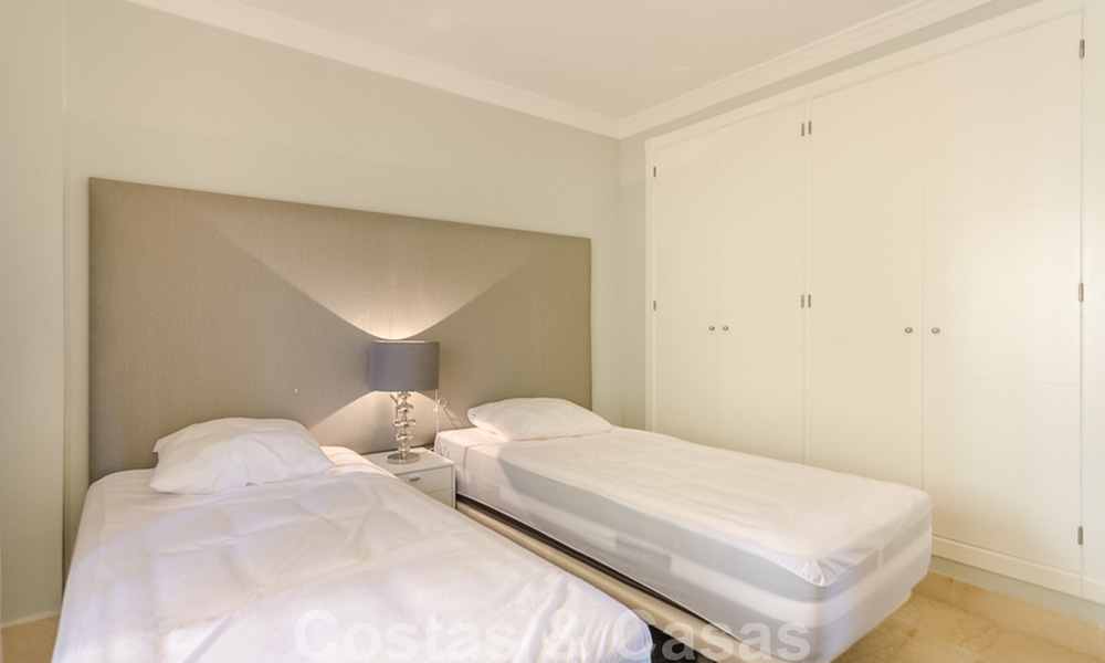 Appartement attrayant entièrement rénové dans un prestigieux complexe à vendre, Nueva Andalucia, Marbella 20655