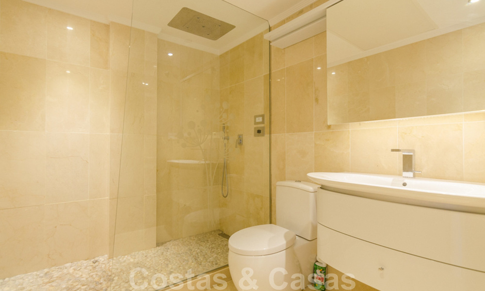 Appartement attrayant entièrement rénové dans un prestigieux complexe à vendre, Nueva Andalucia, Marbella 20657