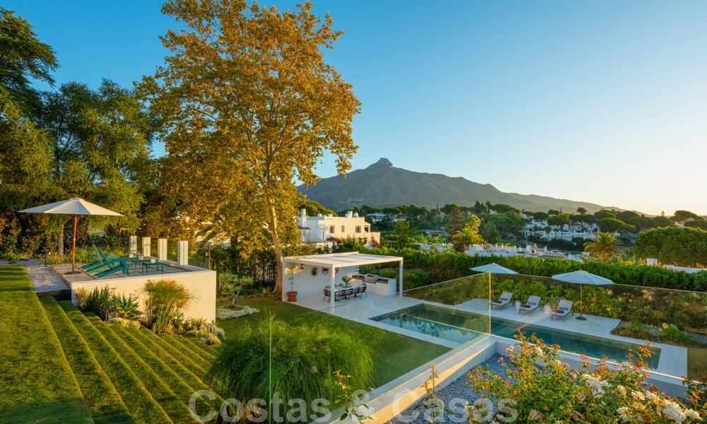 Magnifique villa moderne méditerranéenne avec vue panoramique sur la mer, le golf et les montagnes à vendre, Nueva Andalucía, Marbella 20495