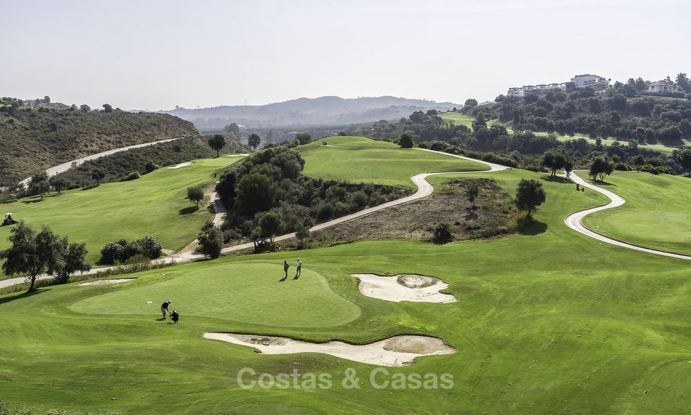 Terrain à bâtir attrayant, orienté au sud, avec une vue spectaculaire, à vendre dans un complexe de golf de classe mondiale, Mijas, Costa del Sol 20700
