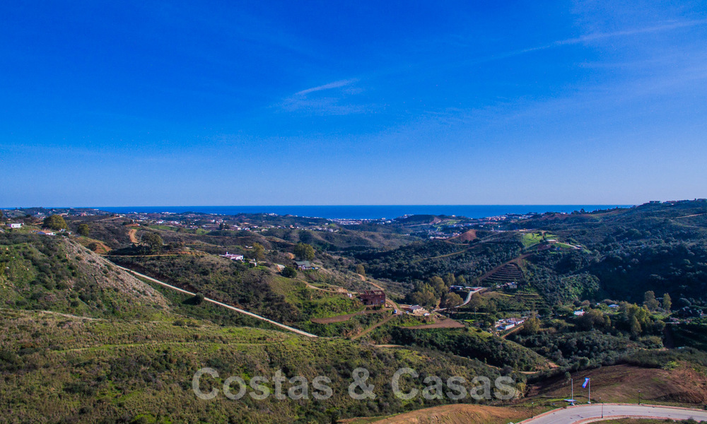 Terrain à bâtir attrayant, orienté au sud, avec une vue spectaculaire, à vendre dans un complexe de golf de classe mondiale, Mijas, Costa del Sol 24097