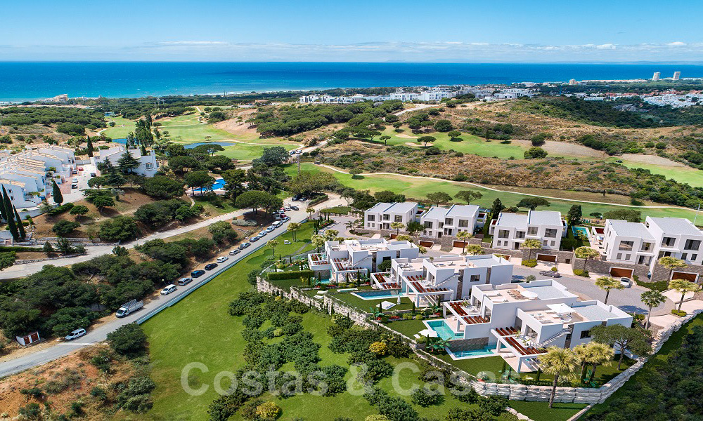 Villas jumelées modernes neuves avec vue imprenable sur la mer à vendre, East Marbella 20558