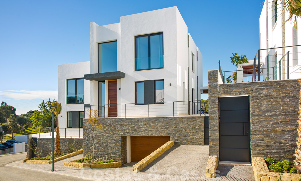 Villas jumelées modernes neuves avec vue imprenable sur la mer à vendre, East Marbella 20572