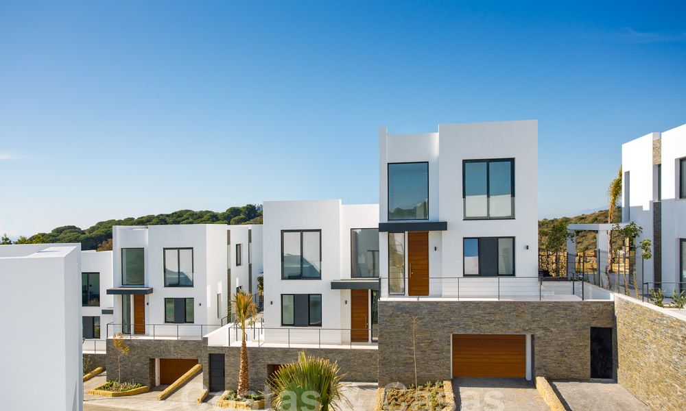 Villas jumelées modernes neuves avec vue imprenable sur la mer à vendre, East Marbella 20575