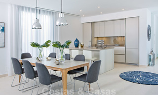 Villas jumelées modernes neuves avec vue imprenable sur la mer à vendre, East Marbella 20582 