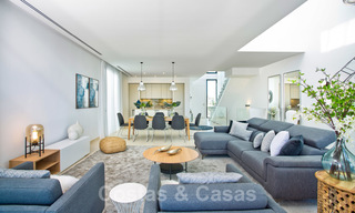 Villas jumelées modernes neuves avec vue imprenable sur la mer à vendre, East Marbella 20583 