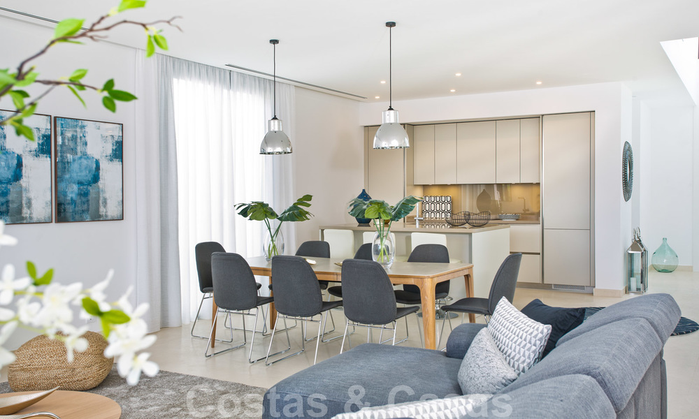Villas jumelées modernes neuves avec vue imprenable sur la mer à vendre, East Marbella 20585